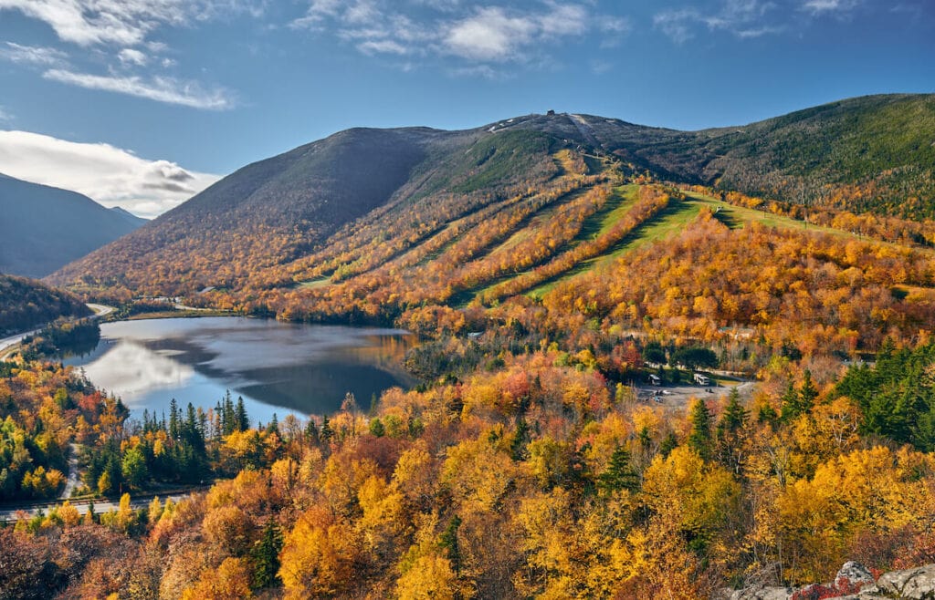 Explore the best New Hampshire hikes to see fall foliage with our comprehensive hiking guide including directions and trail stats.