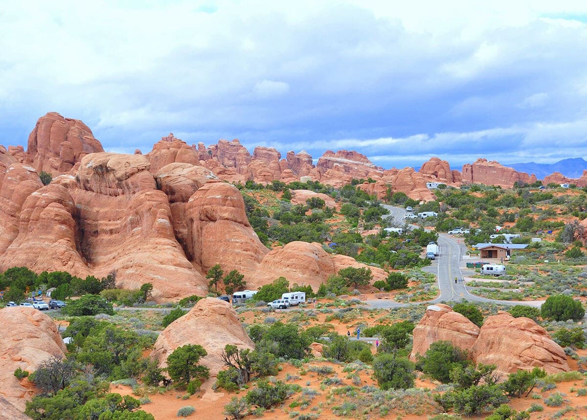 Devils Garden Campground in Arches National Park / Find the best Moab campgrounds with this guide to national and state park camping, BLM land, free camp sites, yurts, glamping, and more.