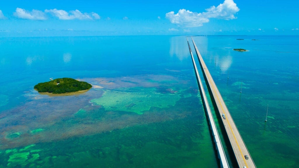 7 Mile Bridge // Plan your Florida National Parks itinerary with this 7-day road trip guide that visits Key Biscayne, Everglades & Dry Tortugas National Parks