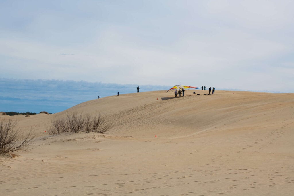 Jockey's Ridge State Park // Discover the best sand dunes in the US from California to North Carolina including the Great Sand Dunes National Park the Outer Banks, & more.
