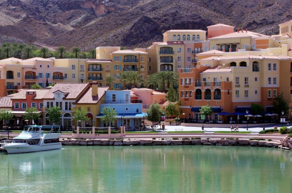 Lake Las Vegas // Looking to get away from the casinos? Here are our favorite outdoor activities in Las Vegas to get you outside and off the strip.