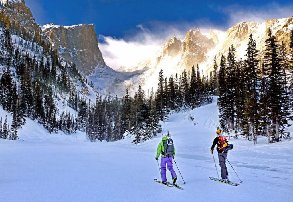 Winter skiing // Explore Rocky Mountain National Park in winter with our complete winter guide including where to stay, outdoor activities, & what to pack.