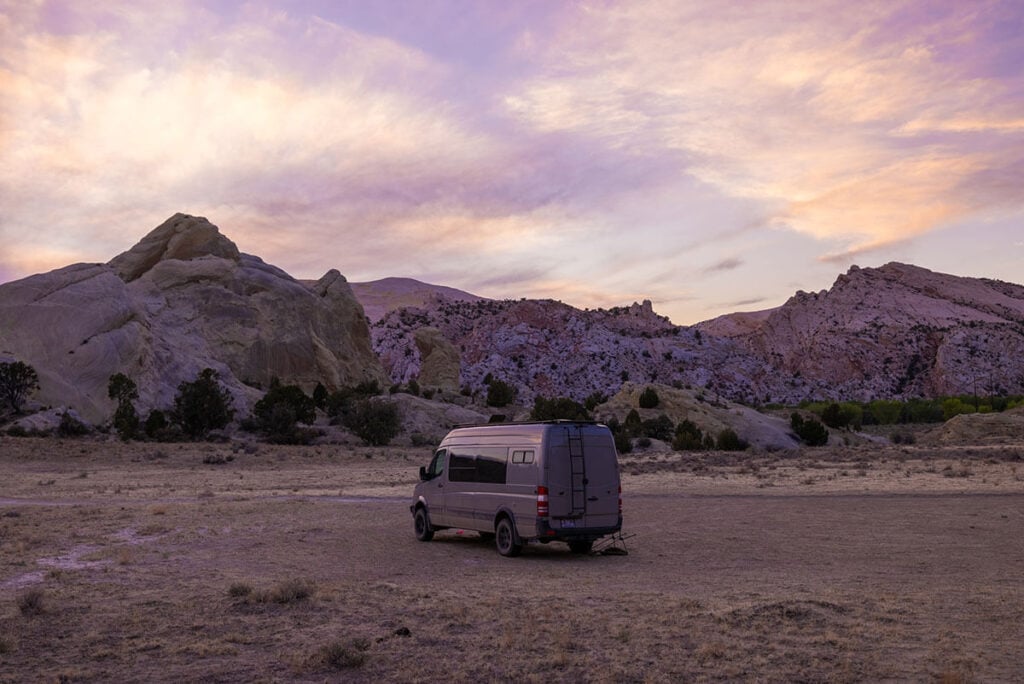 Dispersed van camping in Kanab Utah // Discover the best Grand Staircase Escalante hikes with these epic hiking trails including waterfalls, slot canyons, views, and more.