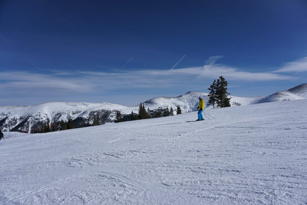 Copper Mountain // Discover 12 of the best ski resorts for beginners in the West with lessons, reasonable prices, and plenty of beginner terrain.