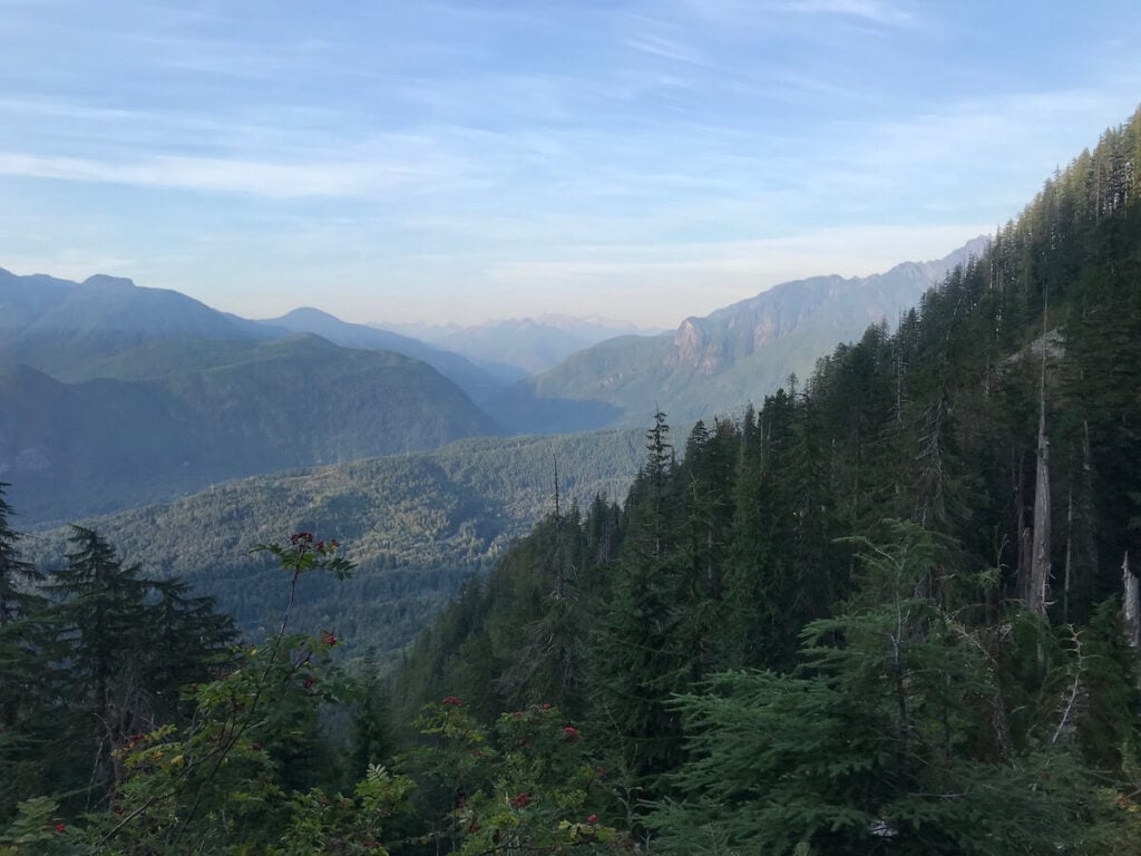 Lake Serene and Bridalveil Falls / Discover the best hikes near Seattle from waterfalls and mountain summits with our Seattle hiking guide - all within 2 hours of the city!