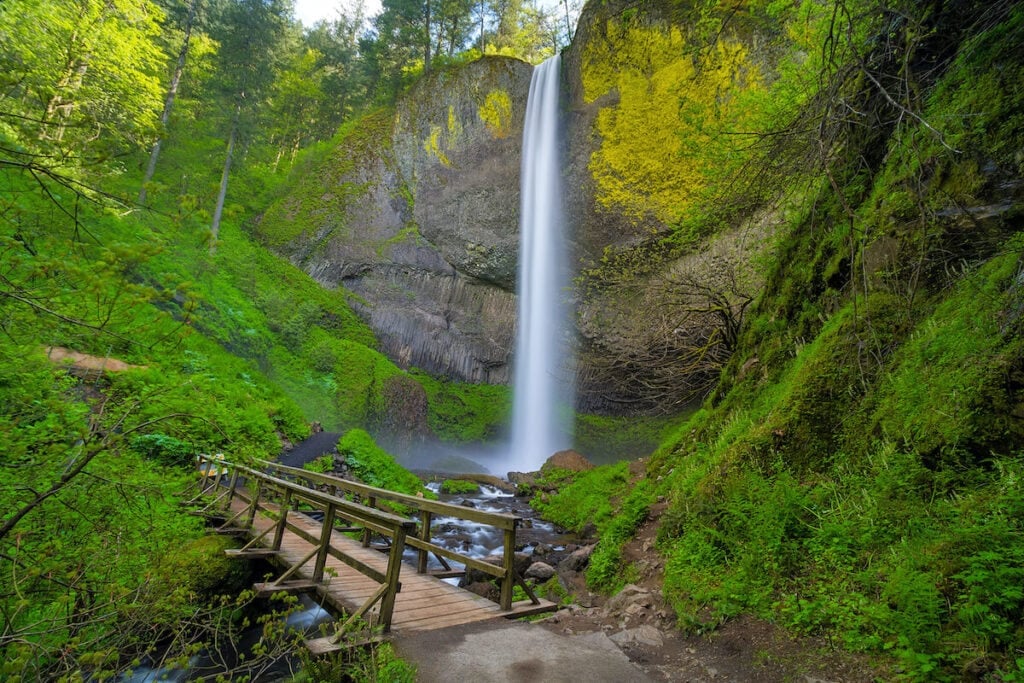 Latourell Falls // One of the best waterfall hikes near Portland Oregon