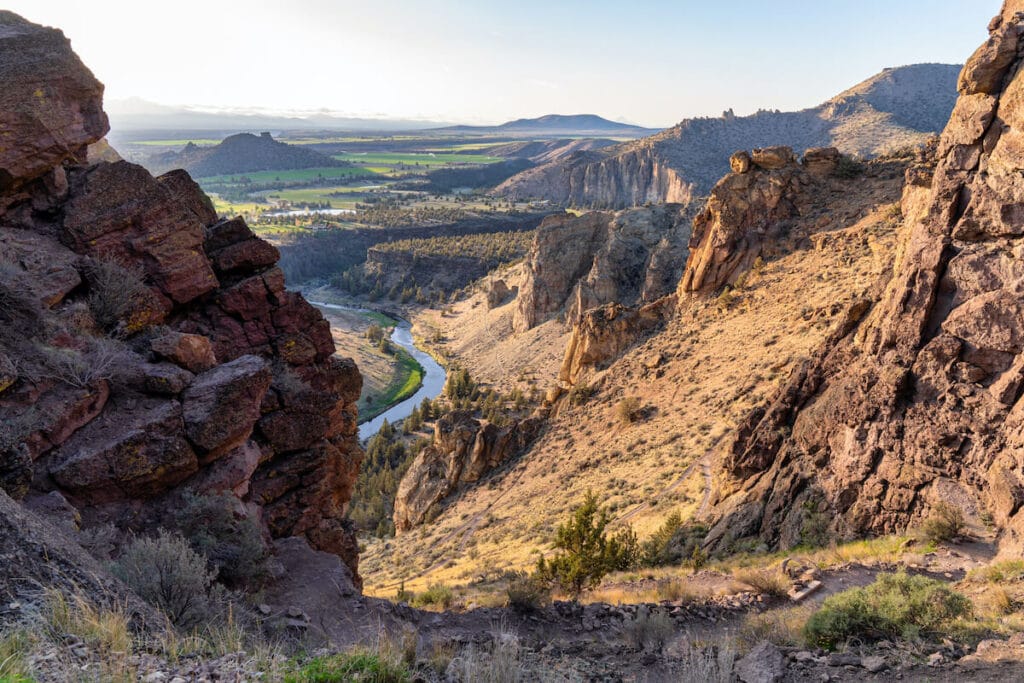 Misery Ridge Smith Rock State Park // Discover hikes from the high desert to the Cascade Mountains to make planning your Central Oregon hikes easy.