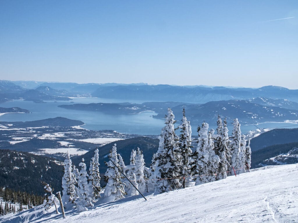 Schweitzer Mountain Idaho // Discover 12 of the best ski resorts for beginners in the West with lessons, reasonable prices, and plenty of beginner terrain.