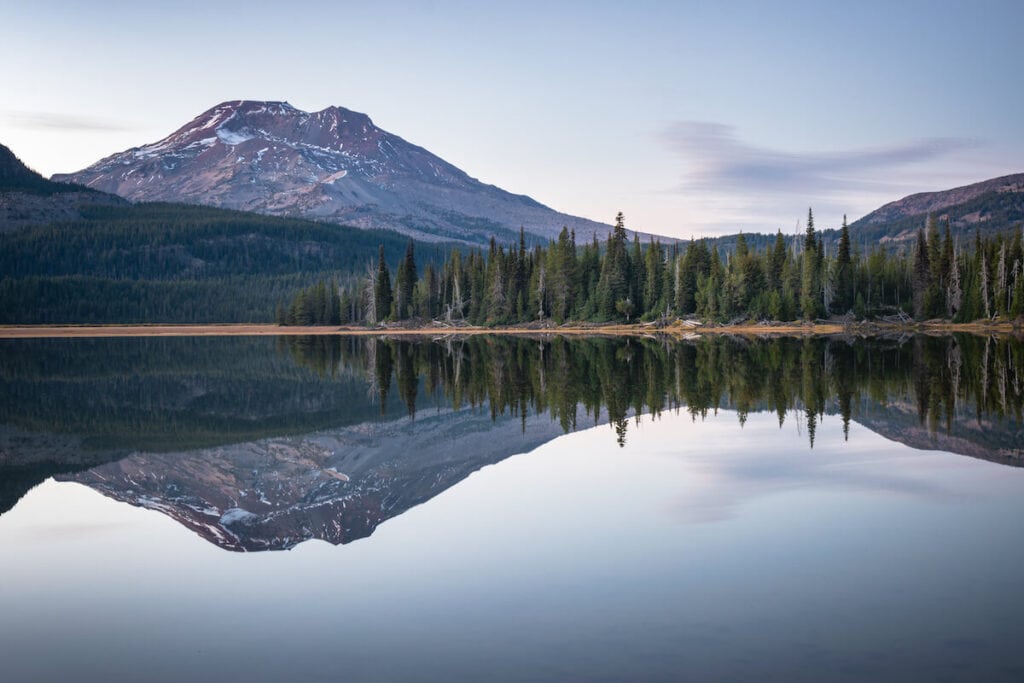 Sparks Lake Loop Ray Atkeson Memorial Trail // Discover the best hikes in Bend, Oregon from the high desert to the Cascade Mountains to make planning your Central Oregon hikes easy.