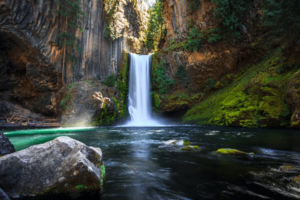 Toketee Falls // One of the best waterfall hikes near Eugene Oregon