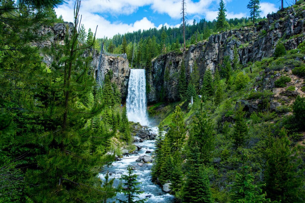 Tumalo Falls // One of the best waterfall hikes near Bend Oregon