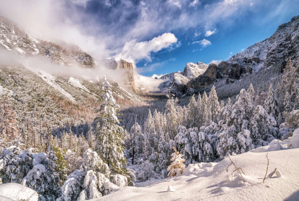 Yosemite National Park // Discover the best snowshoeing destinations west of the Rockies that are perfect for a winter snowshoeing getaway without the crowds.