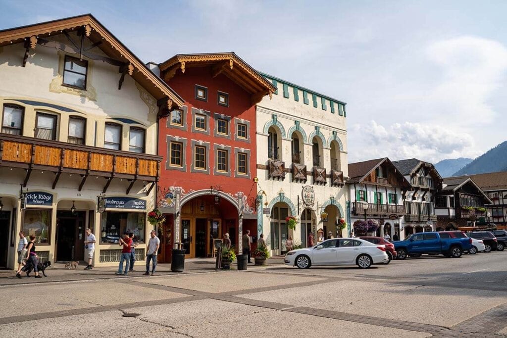 Leavenworth Washington // Learn the best tips for hiking the PCT from a solo female thru-hiker who successfully completed all 2,650 miles of the Pacific Crest Trail.