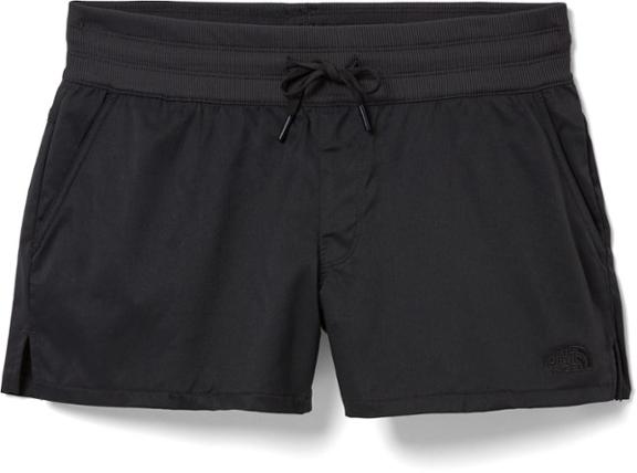 North Face Aphrodite Shorts // Get the ultimate Hawaii packing list for outdoor adventurers looking to explore Hawaii's hiking trails, spend time at the beach, and more!