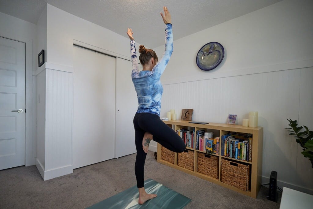 Woman doing yoga at home in the lululemon Swiftly Tech Long Sleeve Shirt