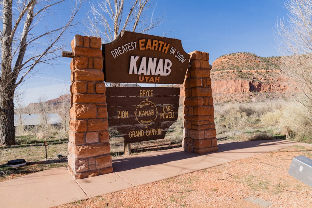 welcome sign to Kanab Utah "the greatest earth on show"