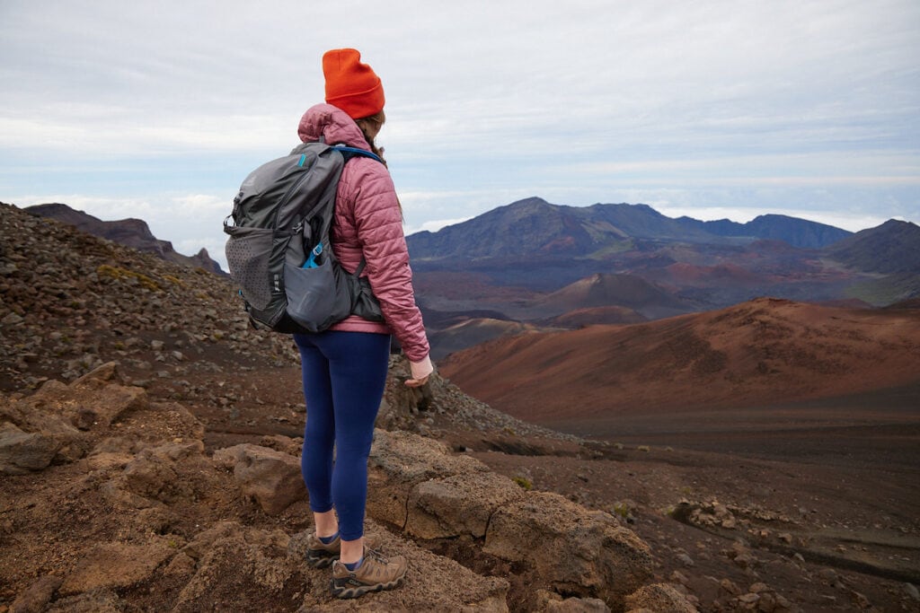 https://bearfoottheory.com/wp-content/uploads/2022/08/Maui_Haleakala_Sliding-Sands-Trail-Overlook-5-hiking-lululemon-1024x683.jpg