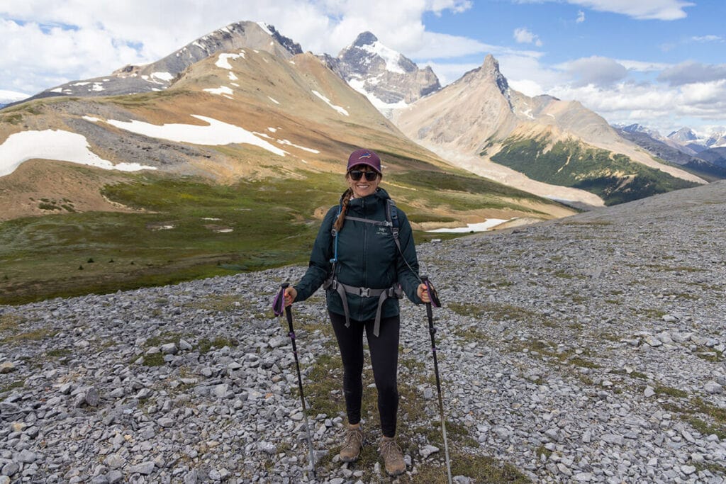 Kristen hiking in the Arc'teryx Atom insulated hoody - one of the best gifts for outdoor lovers and hikers