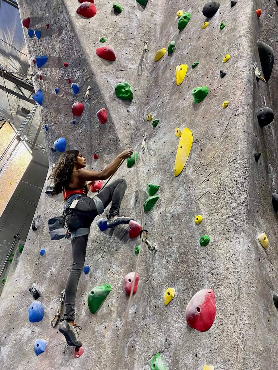 A Beginner’s Guide to Indoor Rock Climbing LaptrinhX / News