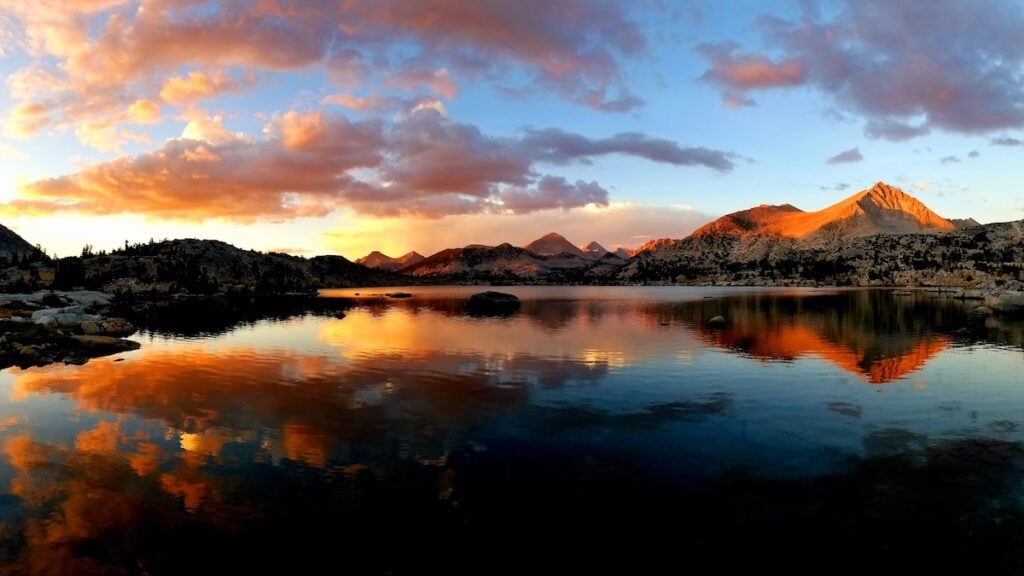 Zonsondergang bij Marie Lakes op de JMT