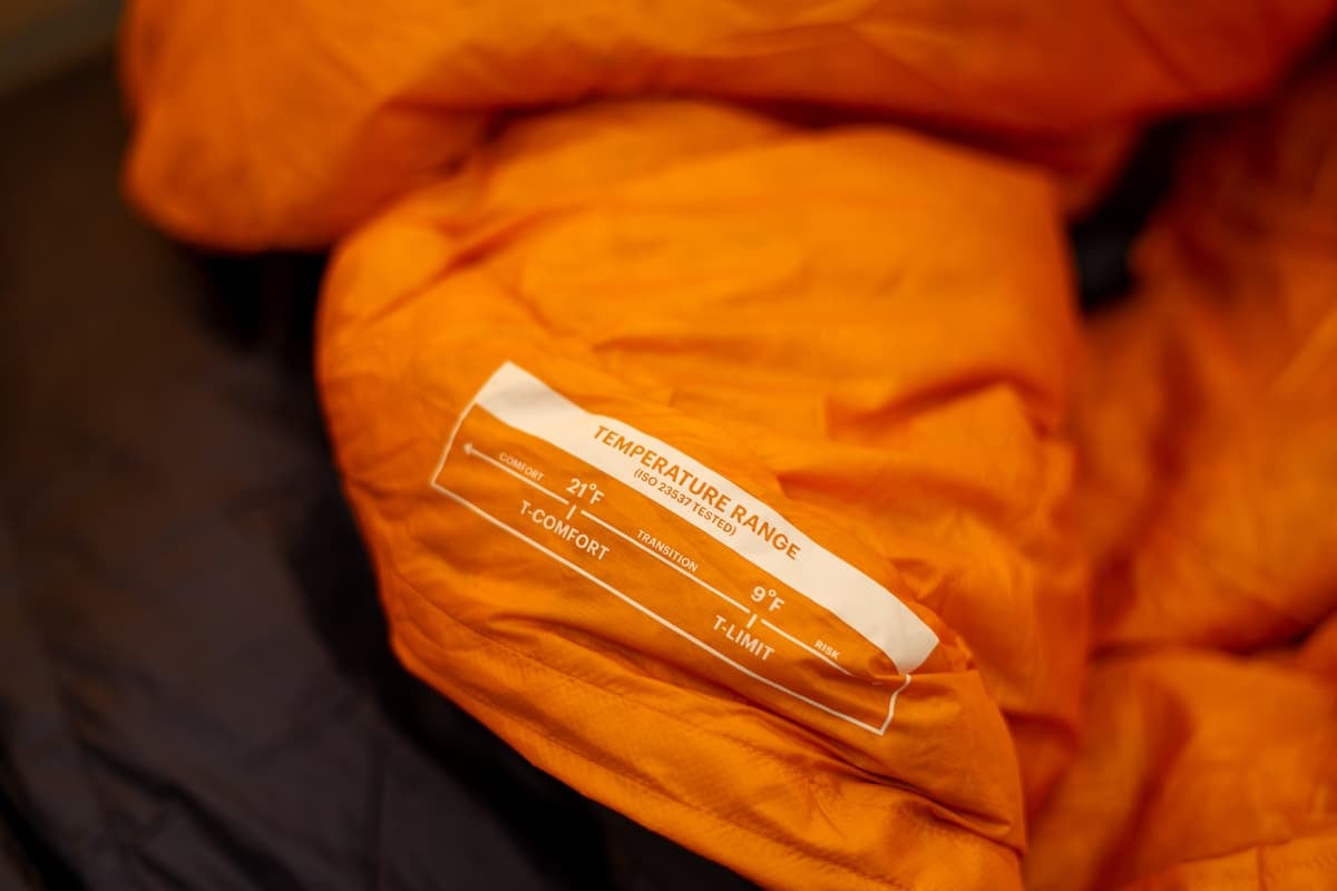 Temperature range label printed on the inside of the REI Magma 15 degree sleeping bag