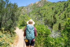 Kristen Bor hiking away from the camera wearing the deuter trail 28 sl backpack